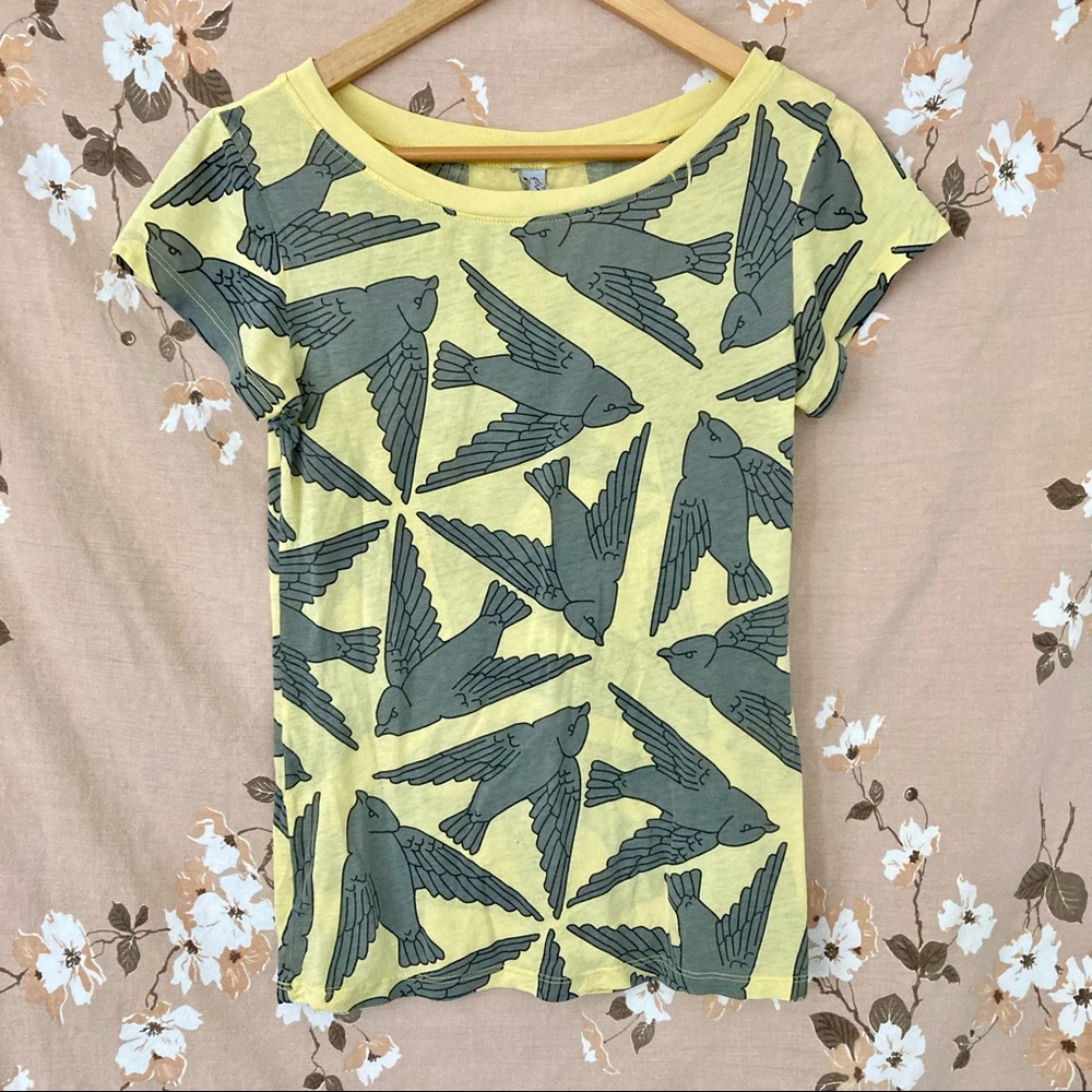 Urban Outfitters Yellow and Gray Bird T-Shirt - M